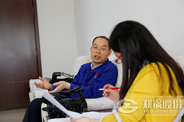 鄭鍋技術(shù)總監(jiān)賈金嶺接受勞模風采欄目采訪